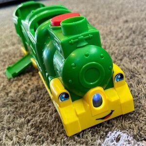 Fisher Price Little People Friendly Passengers Train